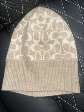 Coach Beige & Cream Logo Knit Beanie